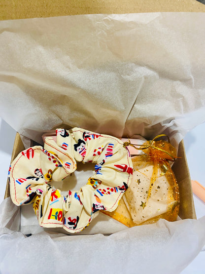 Made with ❤️ : 2 Deluxe boxes and 4 mystery bags